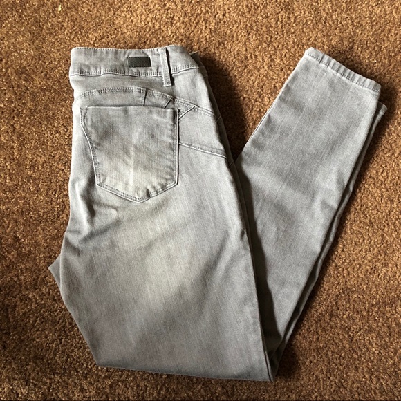 miss poured in blue jeans size 12